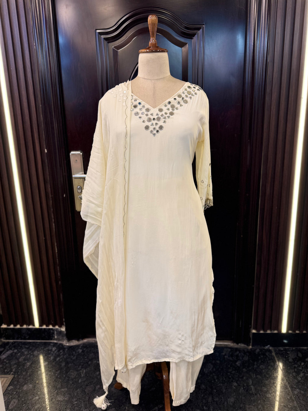 WHITE MIRROR SUIT SET