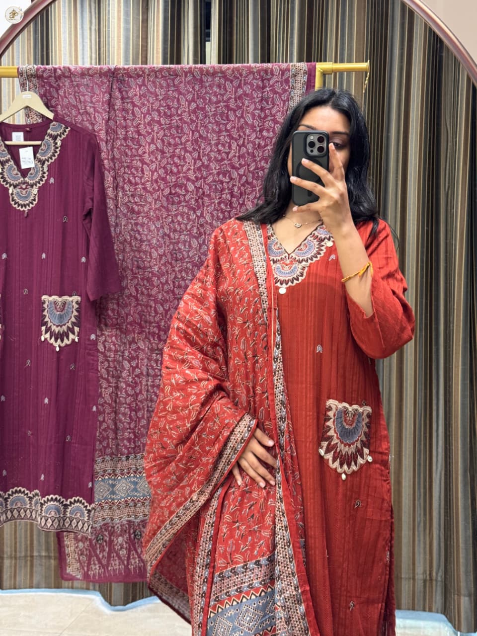 EMBROIDERY SUIT SET Secondary image