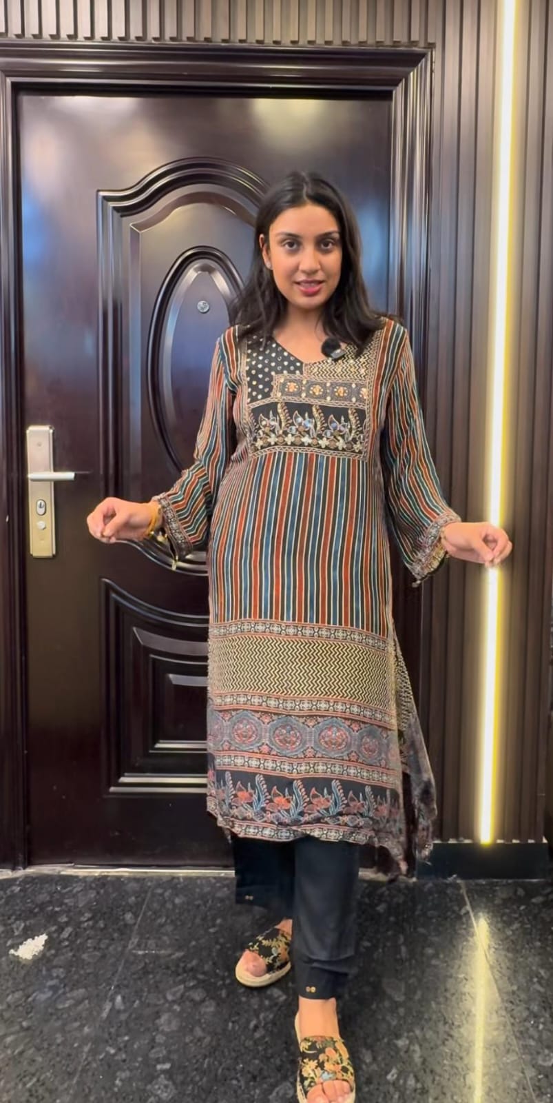 STRIPES CREPE KURTA PANT SET