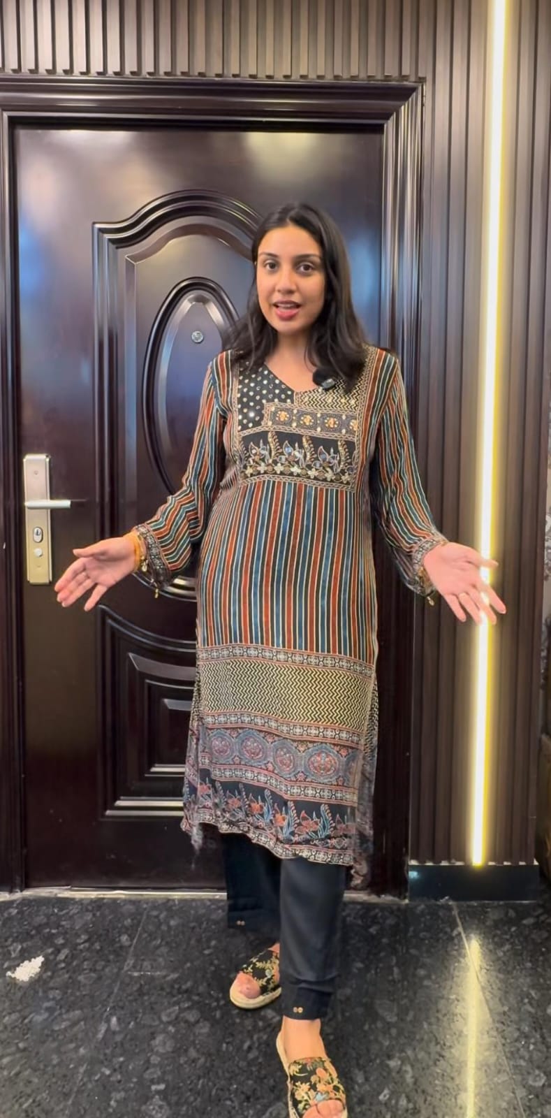 STRIPES CREPE KURTA PANT SET