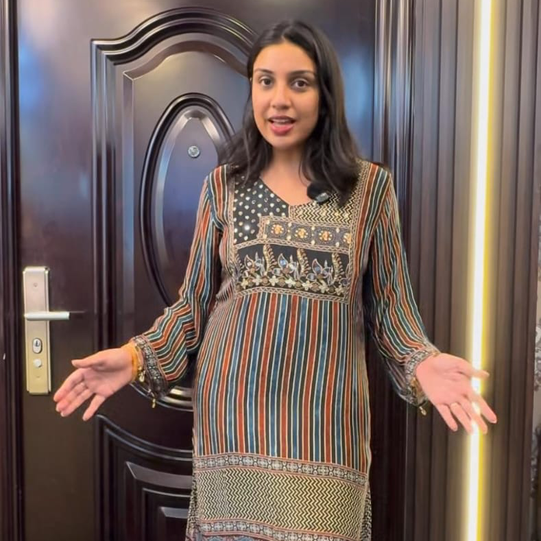 STRIPES CREPE KURTA PANT SET