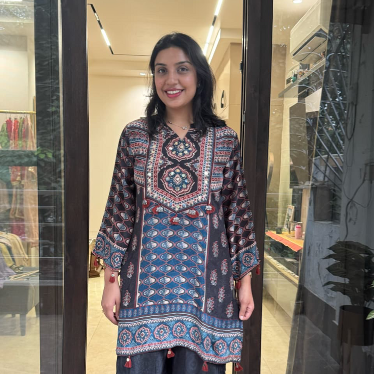 AJRAKH CREPE SUIT SET Main image
