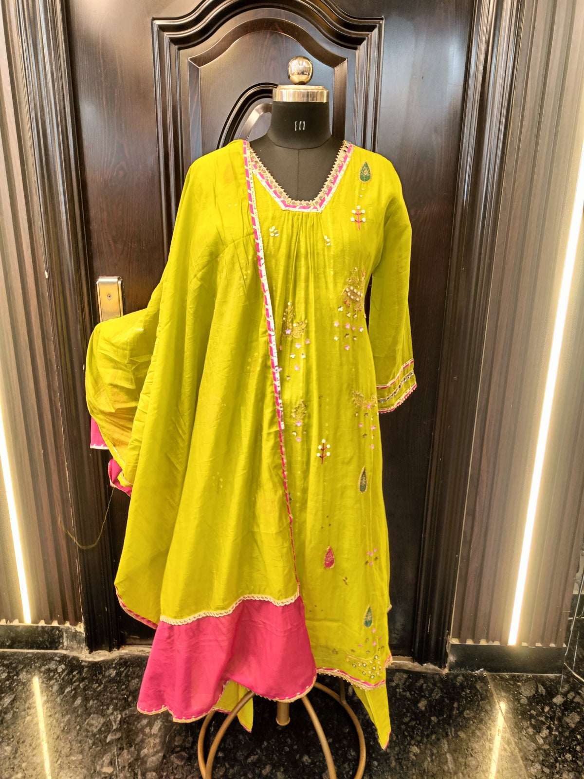 Scalping Anarkali Set
