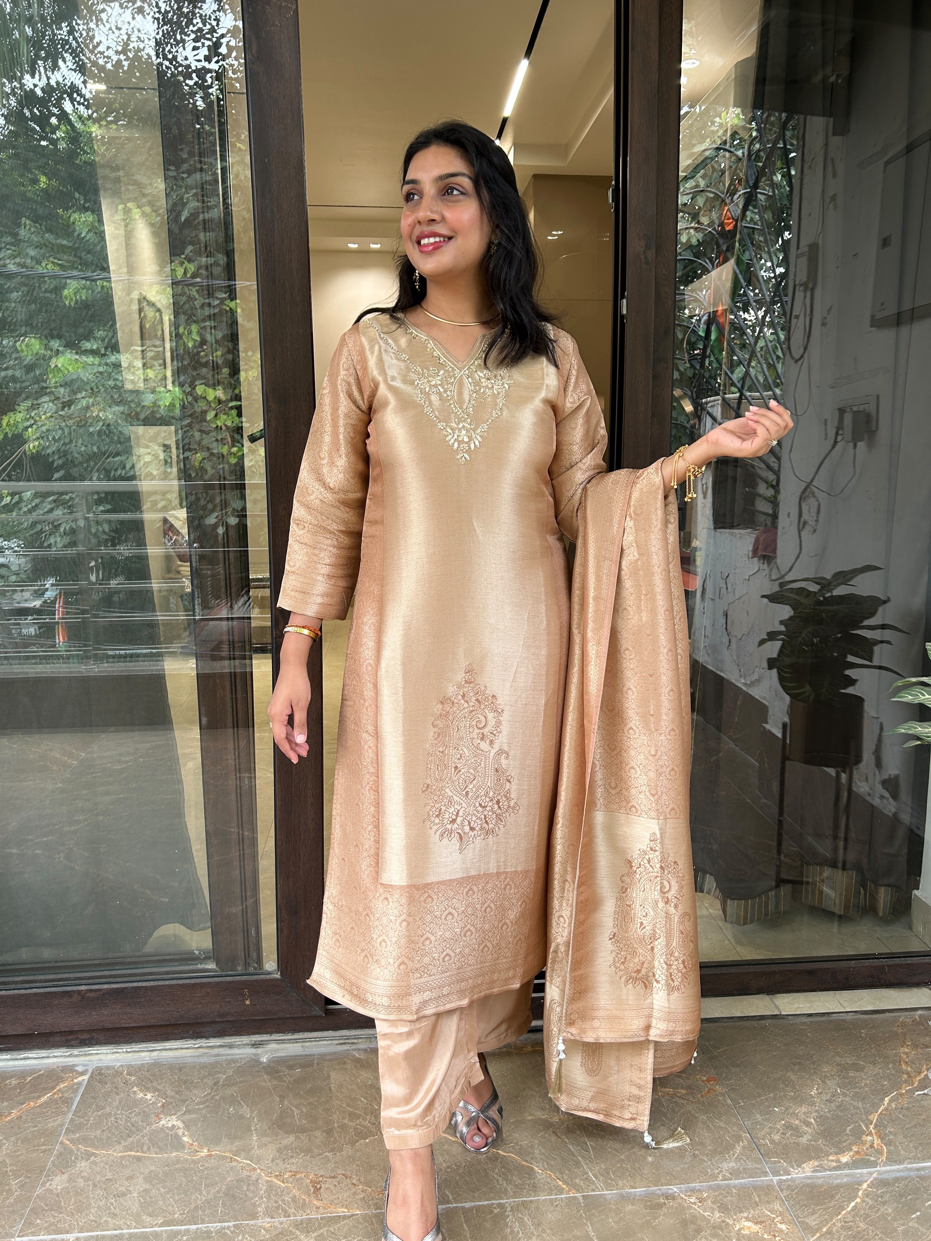 BANARASI GOLD SUIT SET Secondary image