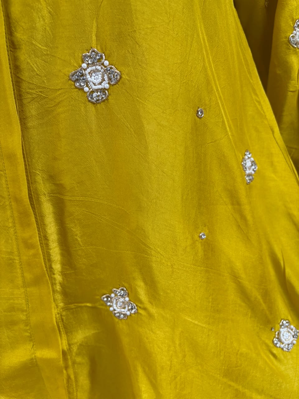 YELLOW CREPE DIVIDER COORD