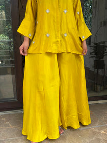 YELLOW CREPE DIVIDER COORD