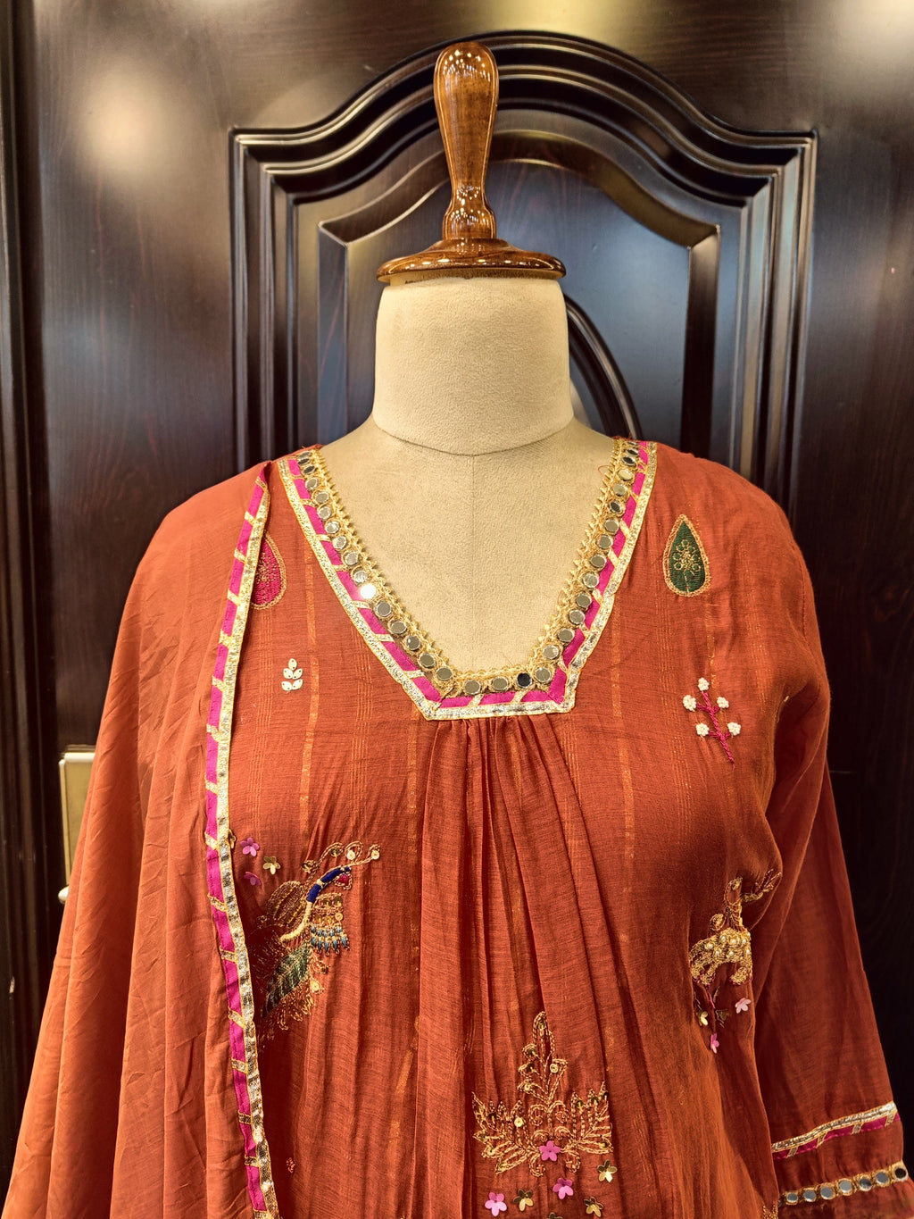 Scalping Anarkali Set