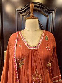 Scalping Anarkali Set