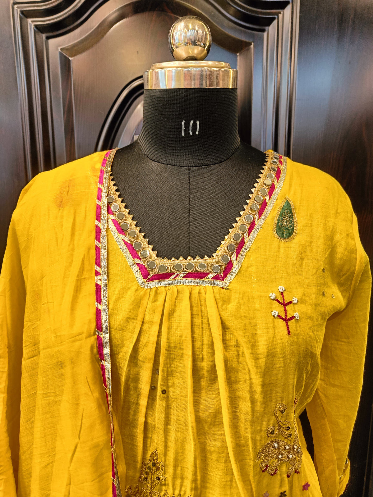 Scalping Anarkali Set