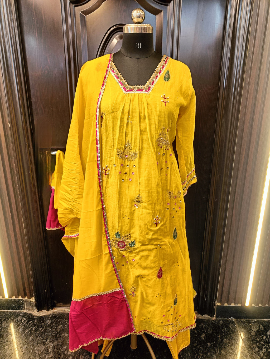 Scalping Anarkali Set