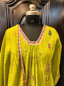 Scalping Anarkali Set