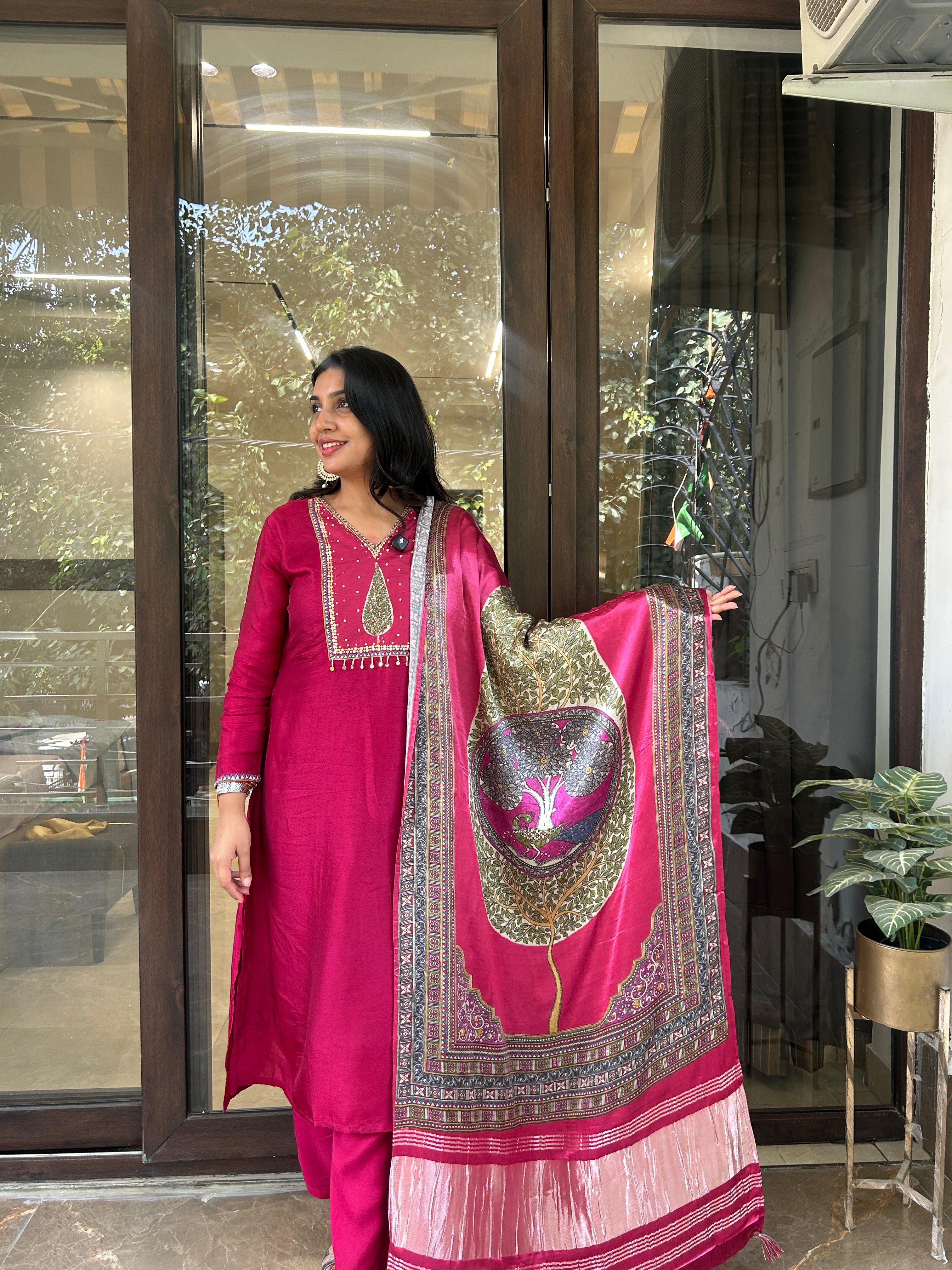 REGAL KURTA SET WITH GAJJI DUPPATA Secondary image
