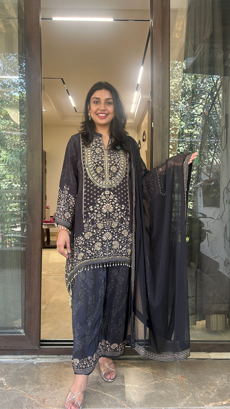 SITARA C CUT SUIT SET Main image