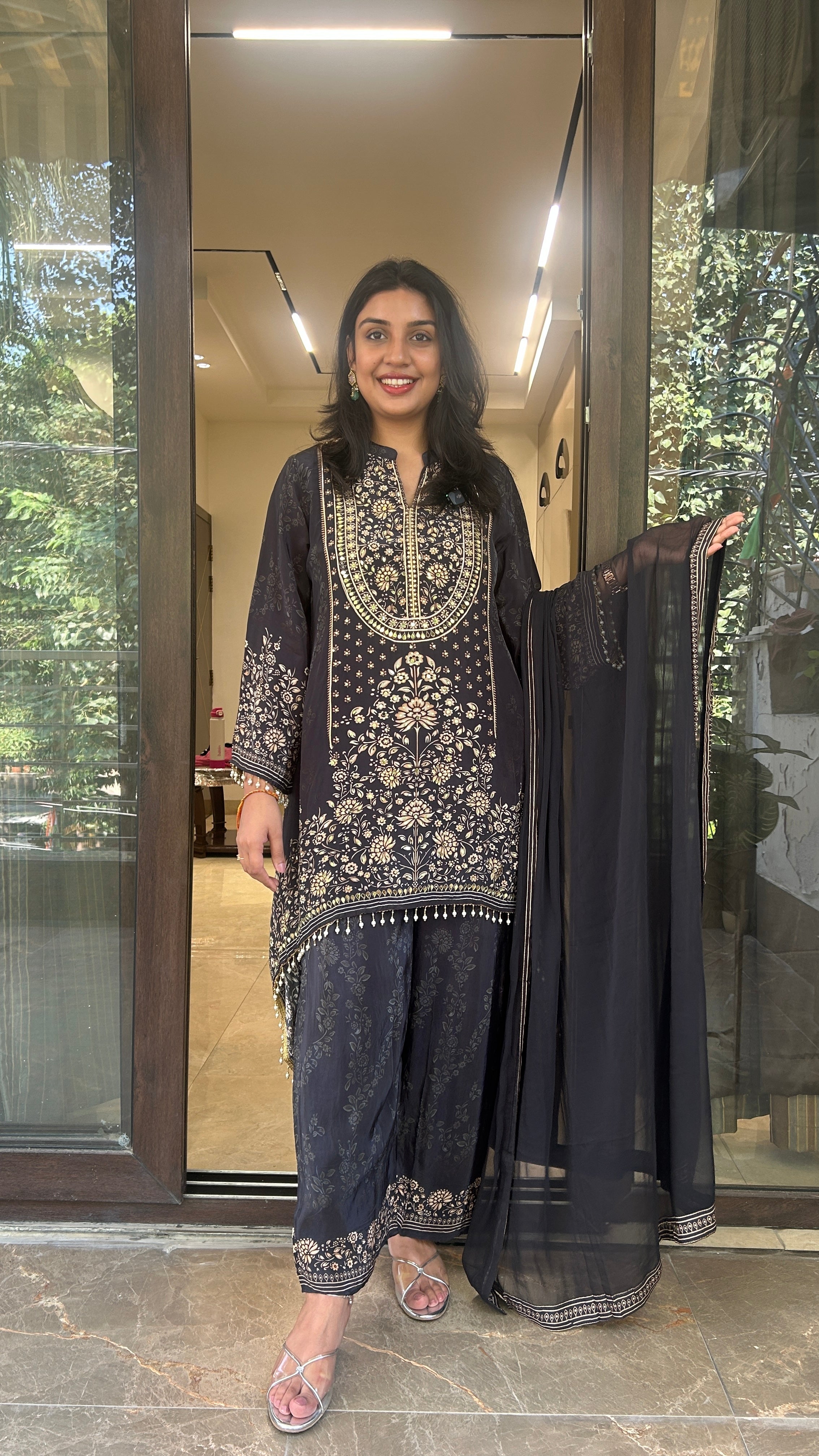 SITARA C CUT SUIT SET Secondary image