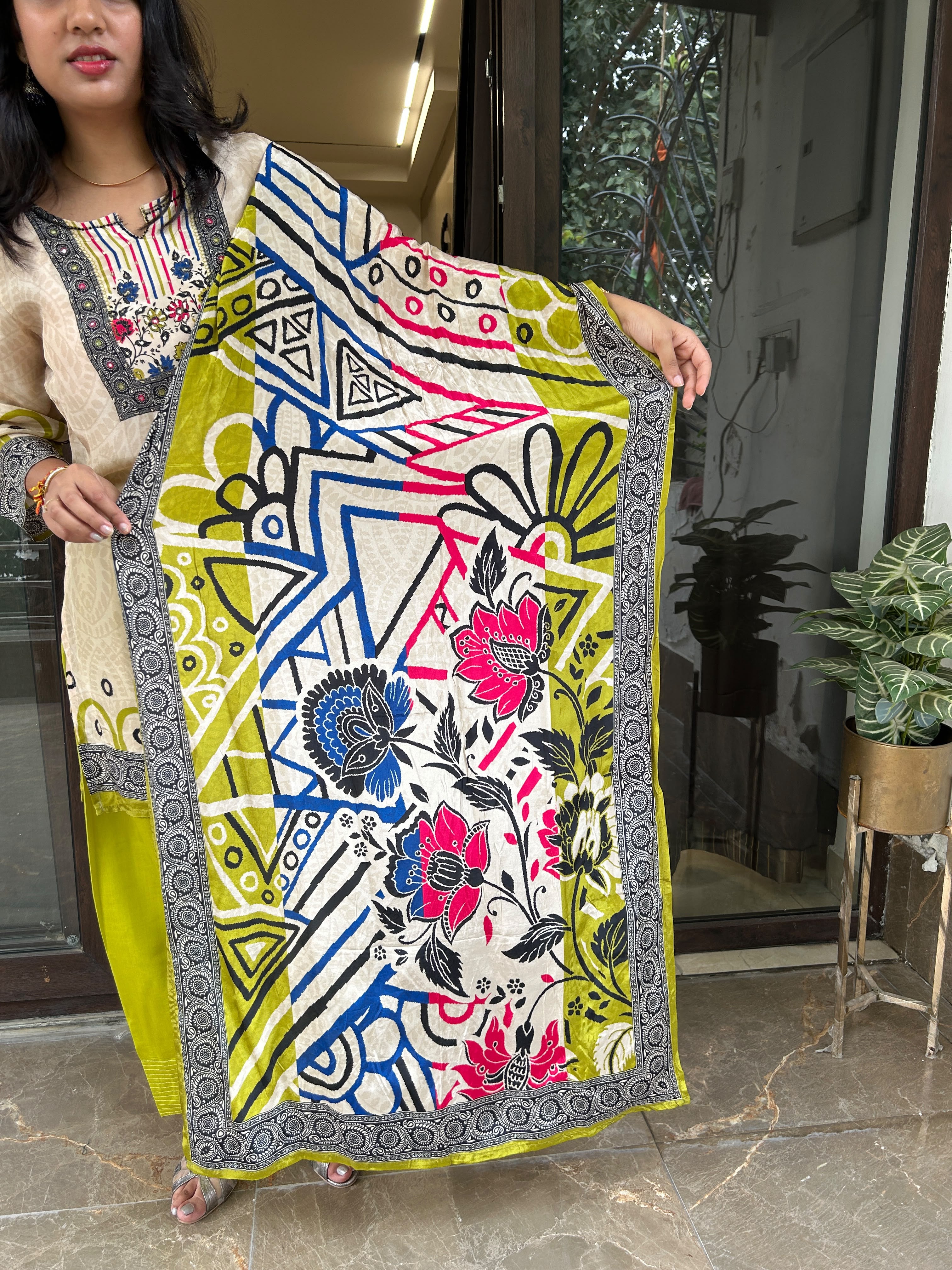 Neon Crepe Farshi Set Secondary image