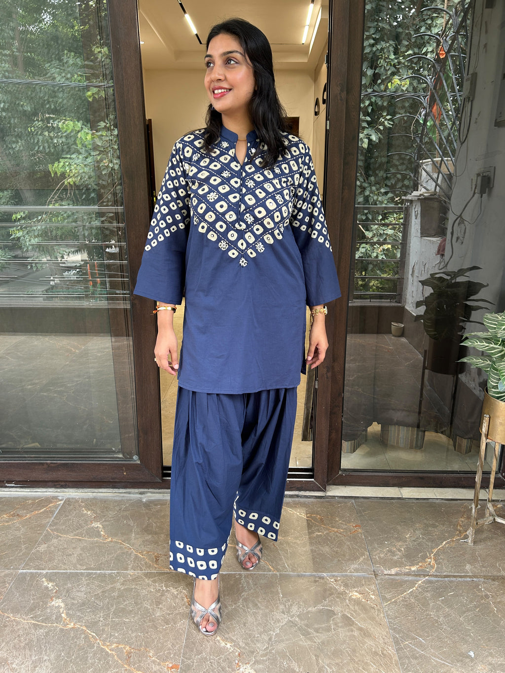 BANDNI FARSHI SUIT SET
