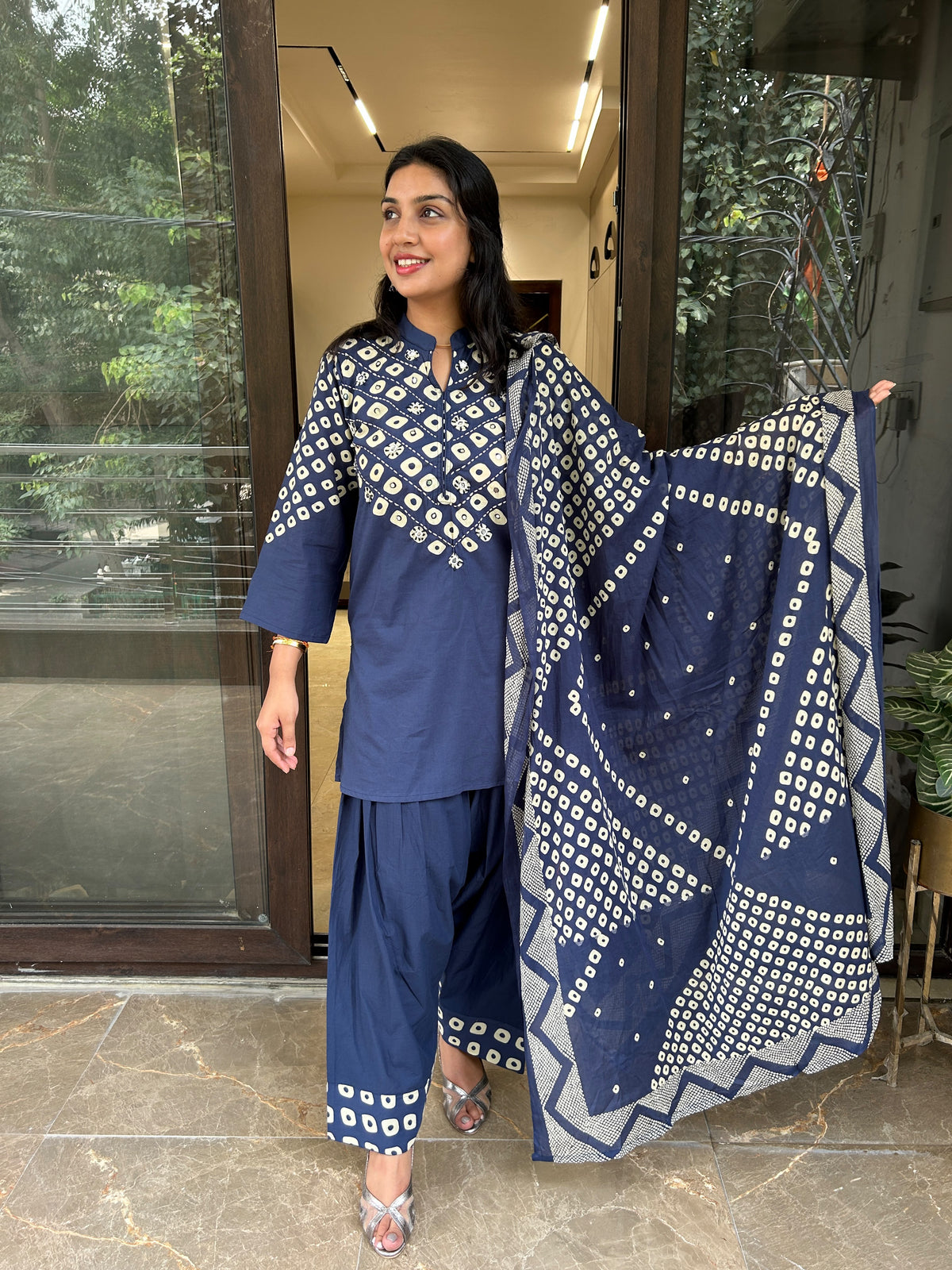 BANDNI FARSHI SUIT SET